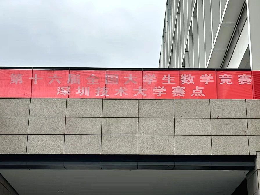 建筑的门口中度可信度描述已自动生成